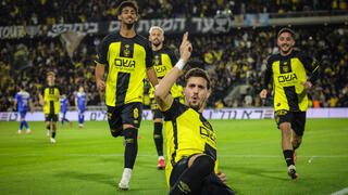 שחקני בית"ר חוגגים