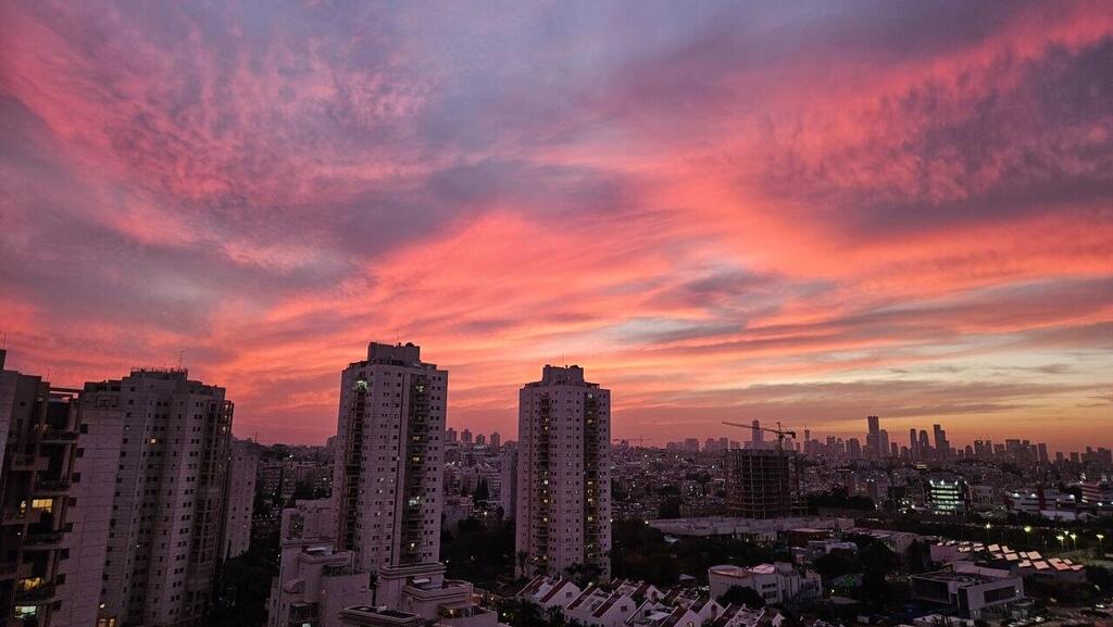 Givat Shmuel שקיעה אדומה בגבעת שמואל