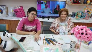 ג'ולי וסבתא מרים במרכז