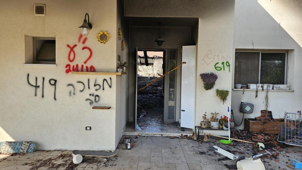 ההרס בבית משפחת דבורי בקיבוץ בארי