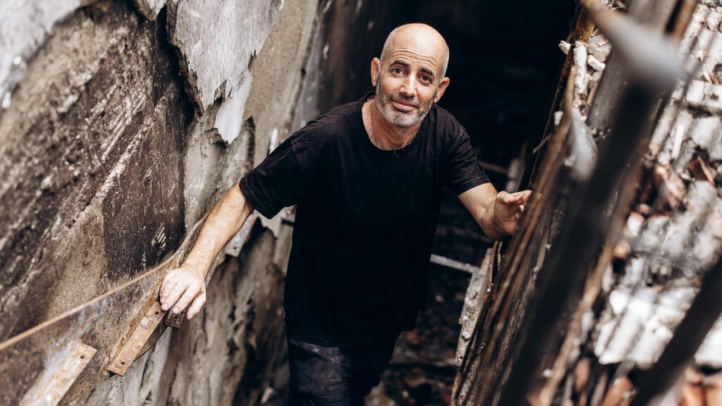 ההרס בבית משפחת דבורי בקיבוץ בארי