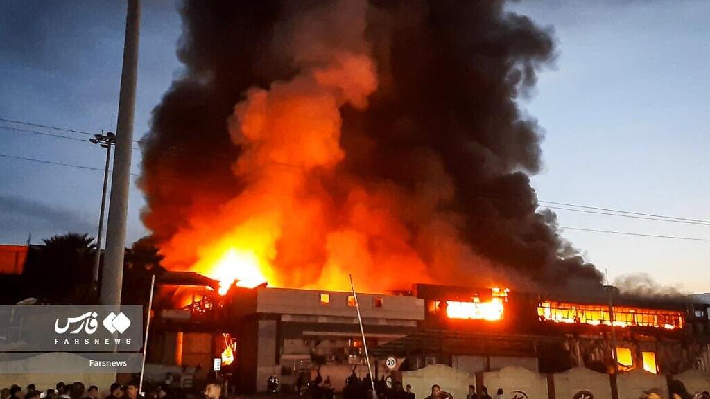 Protesters set fire to a factory in Iran שריפה במפעל אמוניה באיראן