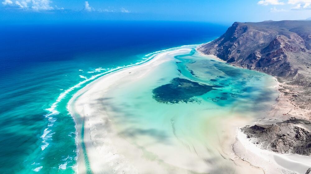 Yemen’s remote Socotra island (Photo: Dave Primov/ Shutterstock) תימן אי סוקוטרה