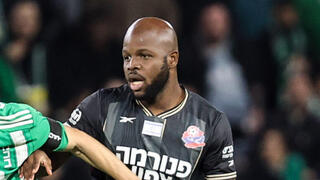 חזיזה מול איסט