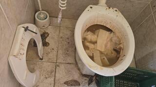  השירותים באחת מתחנות פז