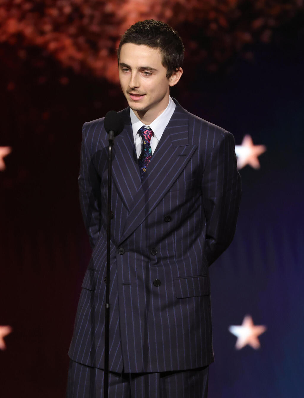 Chalamet in a tailored pinstripe suit (Photo: Kevin Winter/Getty Images for Critics Choice Association) טימותי שאלאמה בטקס פרסי המבקרים, 2026