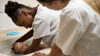 מתוך "אימהות צעירות"