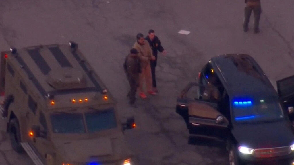 נשיא ונצואלה המודח ניקולס מדורו מובל ל בית משפט ב מנהטן ניו יורק ארה"ב