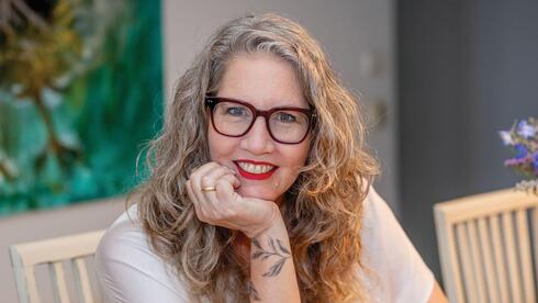 רוית רבינא. "הסטיגמה על גבר סטרייט שעושה שימוש בצעצועי מין כשהוא לבד, עדיין שלילית"