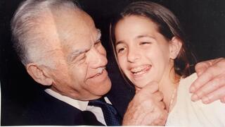 עו"ד מיכל דיאמנט עם סבא יצחק שמיר