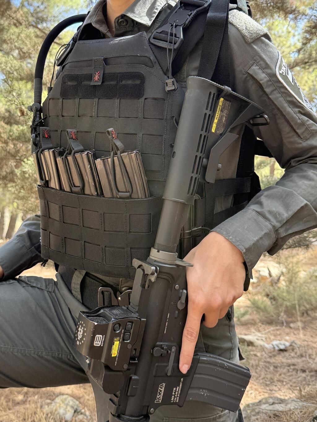 אפוד מותאם לנשים לוחמות