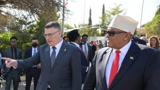 שר החוץ גדעון סער בביקור מדיני בסומלילנד