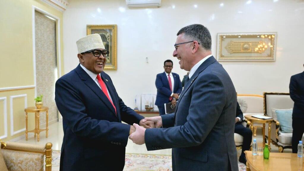 Гидеон Саар в Сомалиленде (Фото: Шломи Амсалем, ЛААМ) שר החוץ גדעון סער בביקור מדיני בסומלילנד