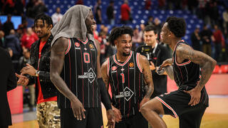 אנטוניו בלייקני, כריס ג'ונס וג'ונתן מוטלי 