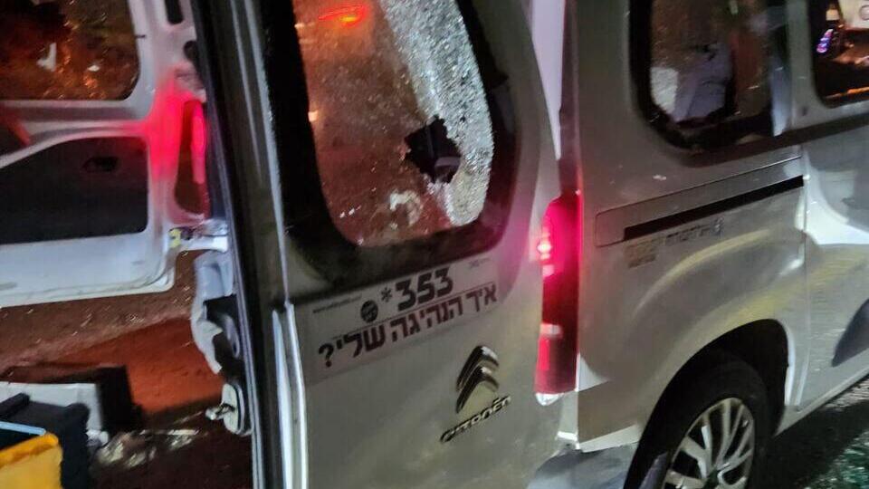 Разбитая машина арабского рабочего פורעים יהודים תקפו ופצעו ערבי בגוש עציון