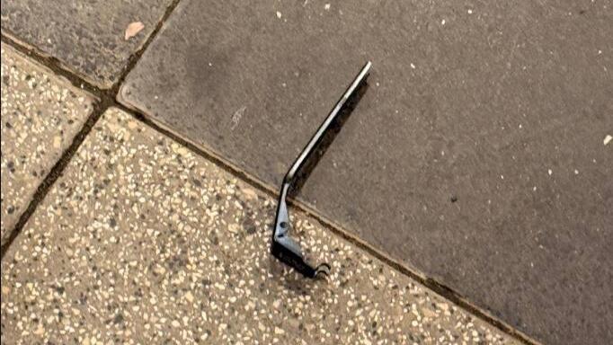 רימון הלם שהושלך על בניין מגורים בגבעתיים