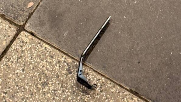 רימון הלם שהושלך על בניין מגורים בגבעתיים