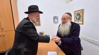 יו"ר ש"ס הרב אריה דרעי במעונו של זקן מועצת חכמי התורה, רבי משה מאיה שליט״א