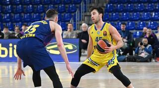 תמיר בלאט מול תומס סטורנסקי