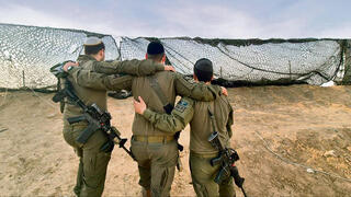 "ההורים שמחים שאני בנצח יהודה". מימין: י', מ' ו־א', ברצועת עזה, אתמול