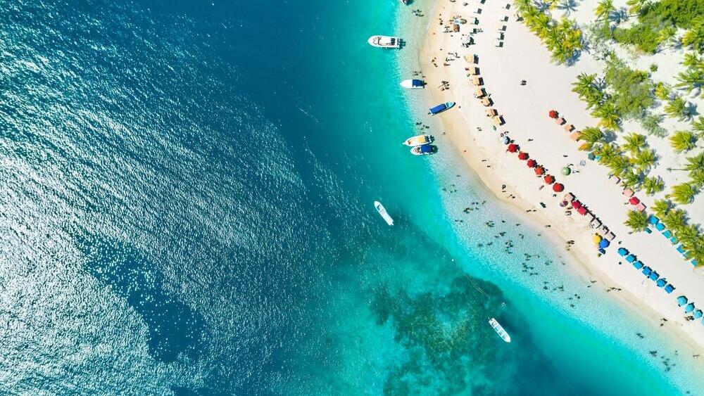 טורקיז אינסופי: מבט רחפן על קאיו סומבררו (Cayo Sombrero), היהלום של הפארק הלאומי מורוקוי