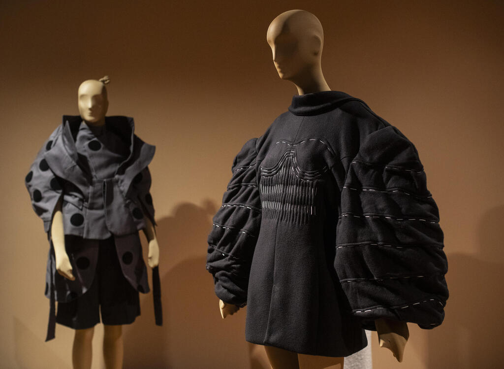 עיצובים של לירון טרקה במוזיאון בלנסיאגה