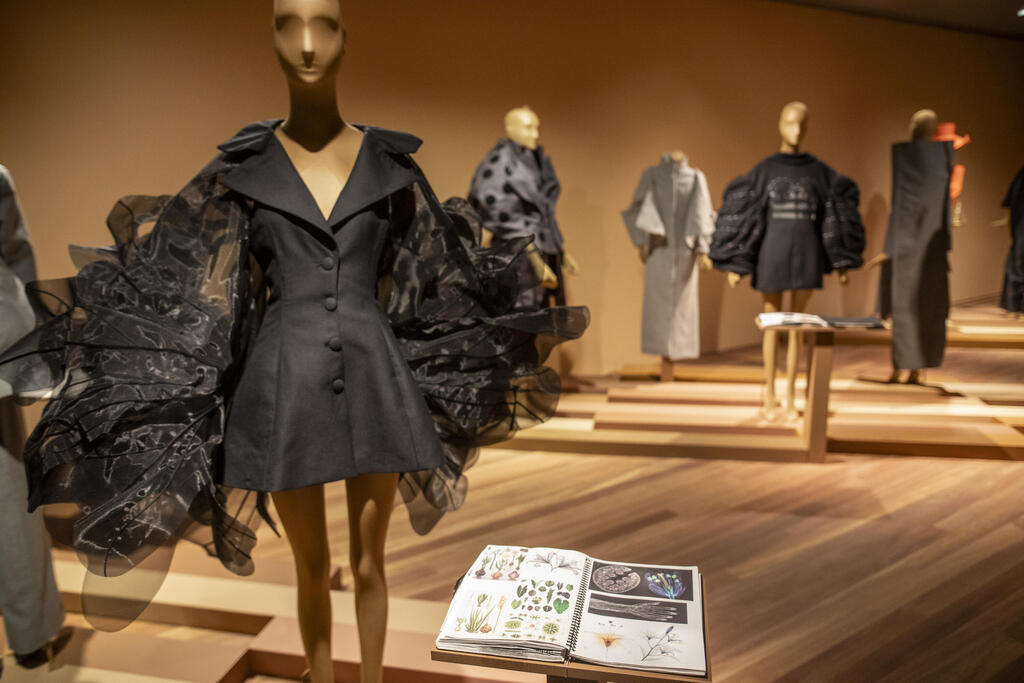 עיצובים של שלי לזרוביץ במוזיאון בלנסיאגה