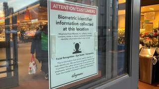 השלט בכניסה לסניף של ווגמנס 