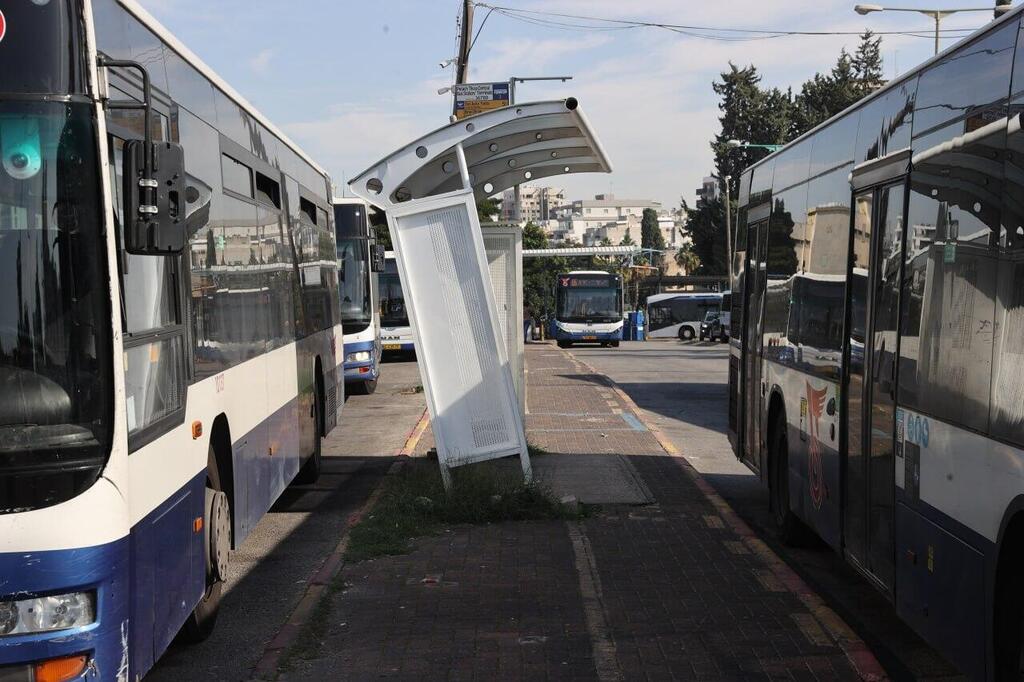 Neglect in bus station Petah Tikva (Photo: Yariv Katz) ההזנחה בתחנה המרכזית בפתח תקווה