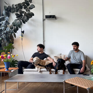 הדירה של שאולי ועומרי בשכונת שפירא, כאן גרים