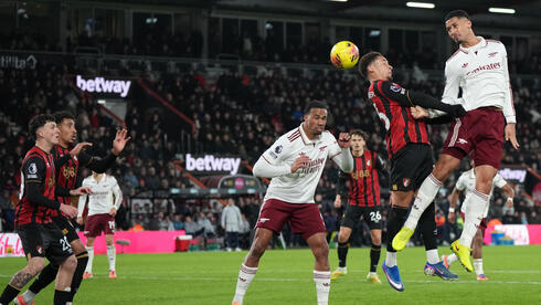 מוליכת הפרמייר ליג ארסנל במשחק חוץ נגד בורנמות', בשבת