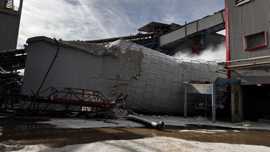  Рухнула часть конструкции завода