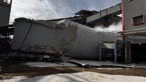  Collapse of part of the Phoenicia Glass Works plant in Yeruham