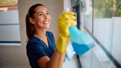 תרסיס לניקוי חלונות