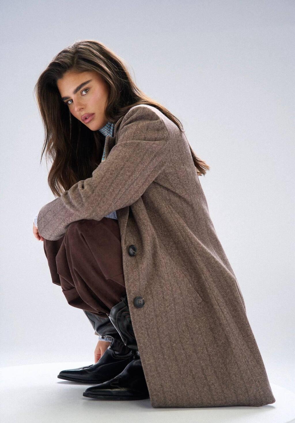 מישל אלגרבלי בצילומי קמפיין החורף של רנואר