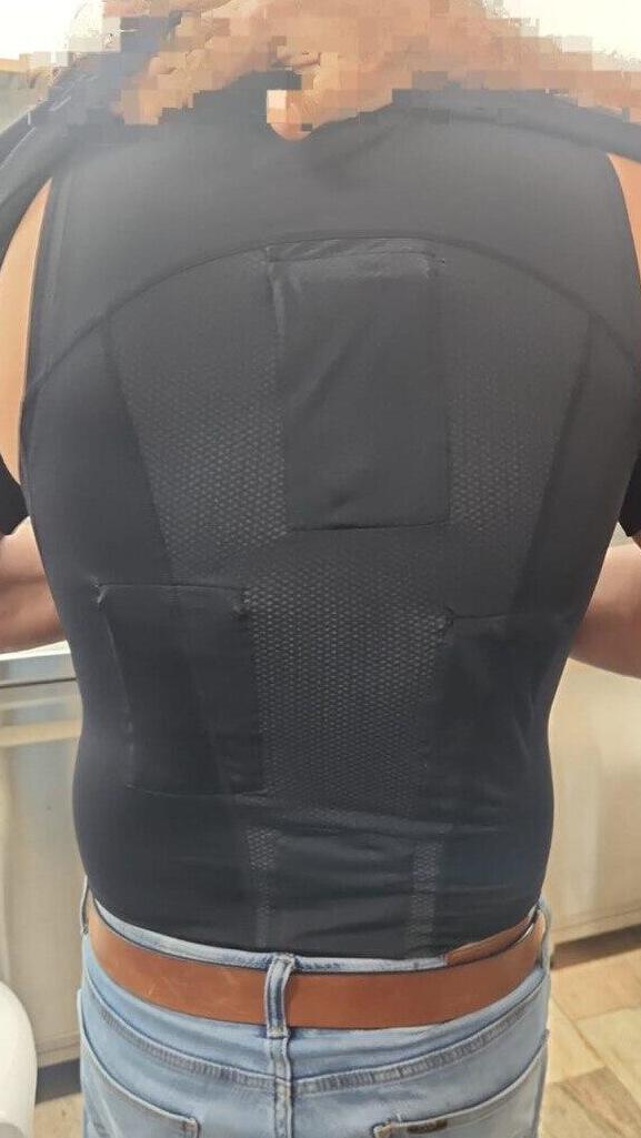 Слитки золота из Дубая (Фото: полиция) תושב מזרח ירושלים נתפס מנסה להבריח 2 ק״ג מטילי זהב בטיסה שנחתה מדובאי