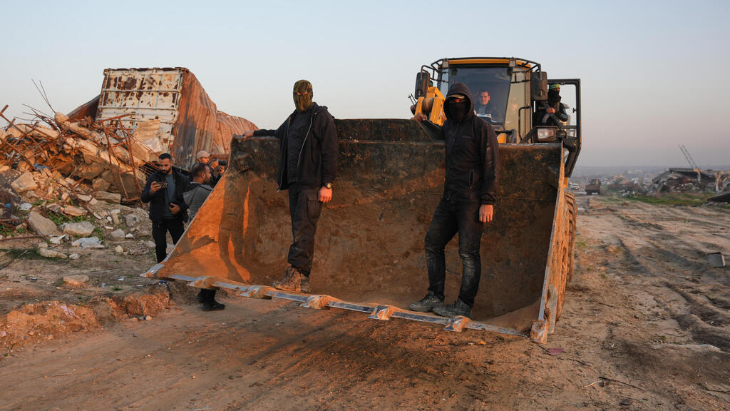 חיפושים אחר החטוף רן גואילי בשכונת זייתון בעזה