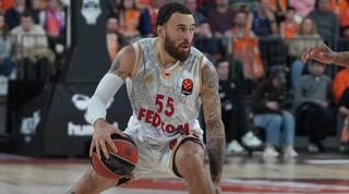 מייק ג'יימס בפעולה