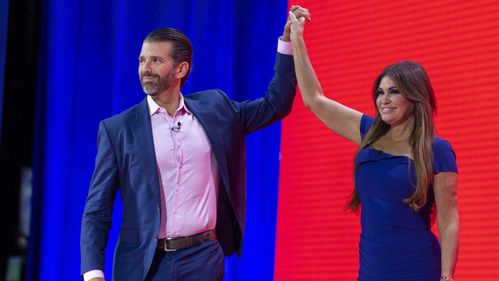 Kimberly Guilfoyle and Don Jr. (Photo: Alex Brandon\AP) גילפויל ודון ג'וניור