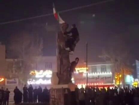 התפרעות מפגינים באיראן לאחר ניתוק האינטרנט