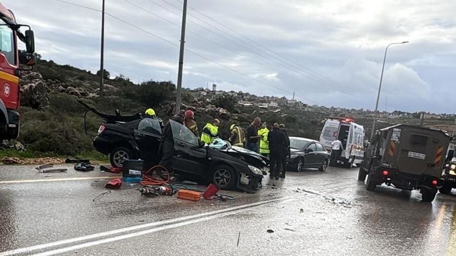 Авария в Самарии (Фото: МАДА) זירה זירת תאונה תאונת דרכים כביש 435 עופרים רנתיס שומרון פצוע קשה