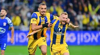 סייד אבו פרחי חוגג עם עידו שחר