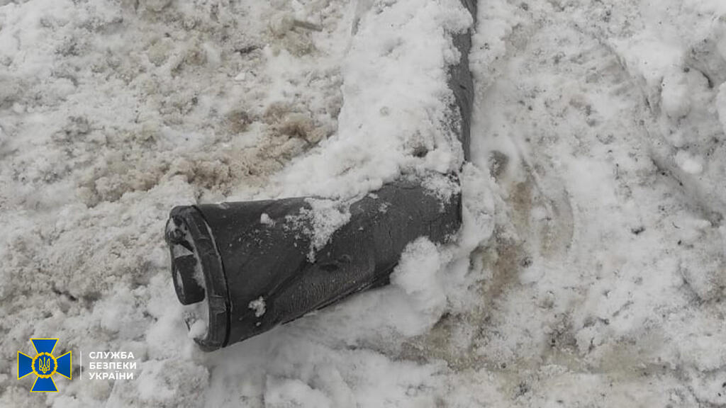 שרידי טיל אורשניק ש רוסיה שיגרה לעבר אוקראינה באזור לבוב