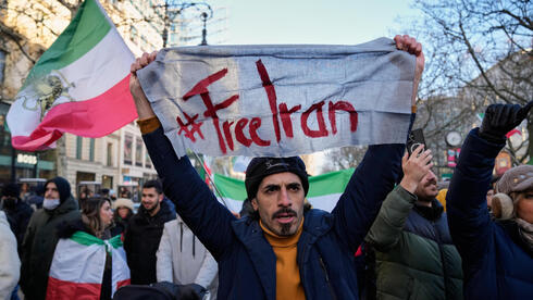 הפגנה של תומכי המפגינים ב איראן ב ברלין