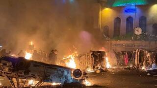 רכבים שהוצתו במחאות בטהרן