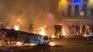 רכבים שהוצתו במחאות בטהרן