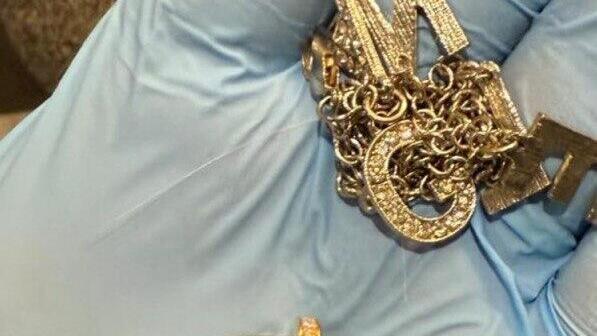 Краденые украшения (Фото: пресс-служба полиции) הרכוש שגנבו החשודים