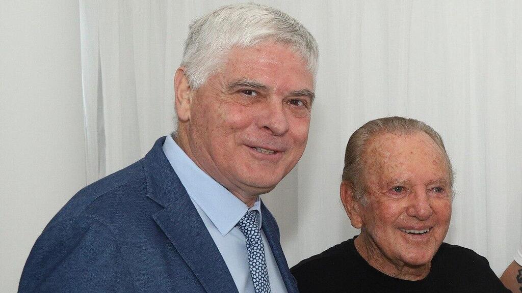 פרופ' דרור מאירוב, מוריס קאהן