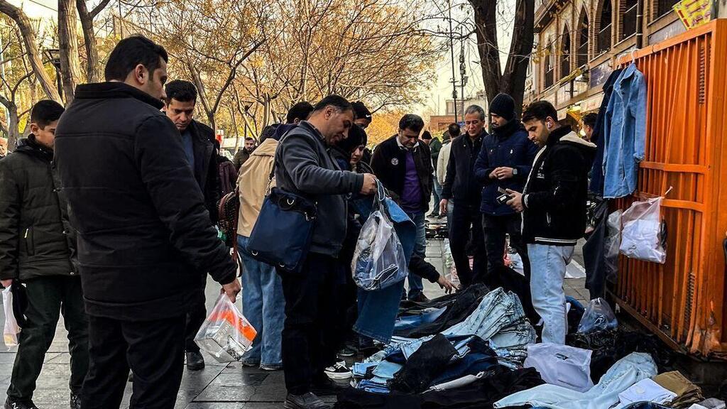 שגרה כביכול בשוק של טהרן כפי שפורסם בסוכנות הידיעות "פארס" המזוהה עם המשטר האיראני