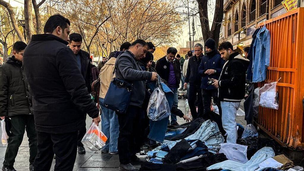 שגרה כביכול בשוק של טהרן כפי שפורסם בסוכנות הידיעות "פארס" המזוהה עם המשטר האיראני